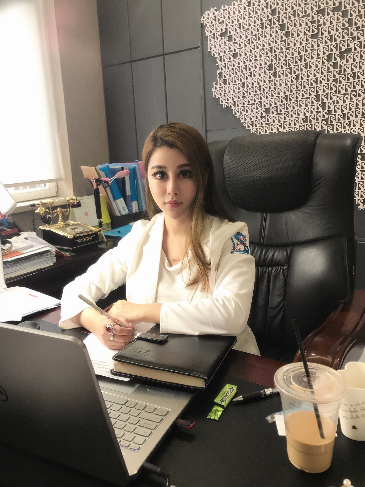 w王小熙_童颜医院院长1年前