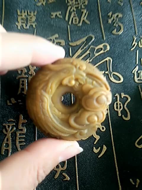 上谷战国红,精雕凤扣,完美无暇 151       赞                   评论