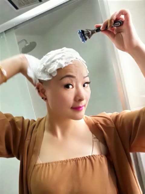 女光头花姐1的主页-快手直播