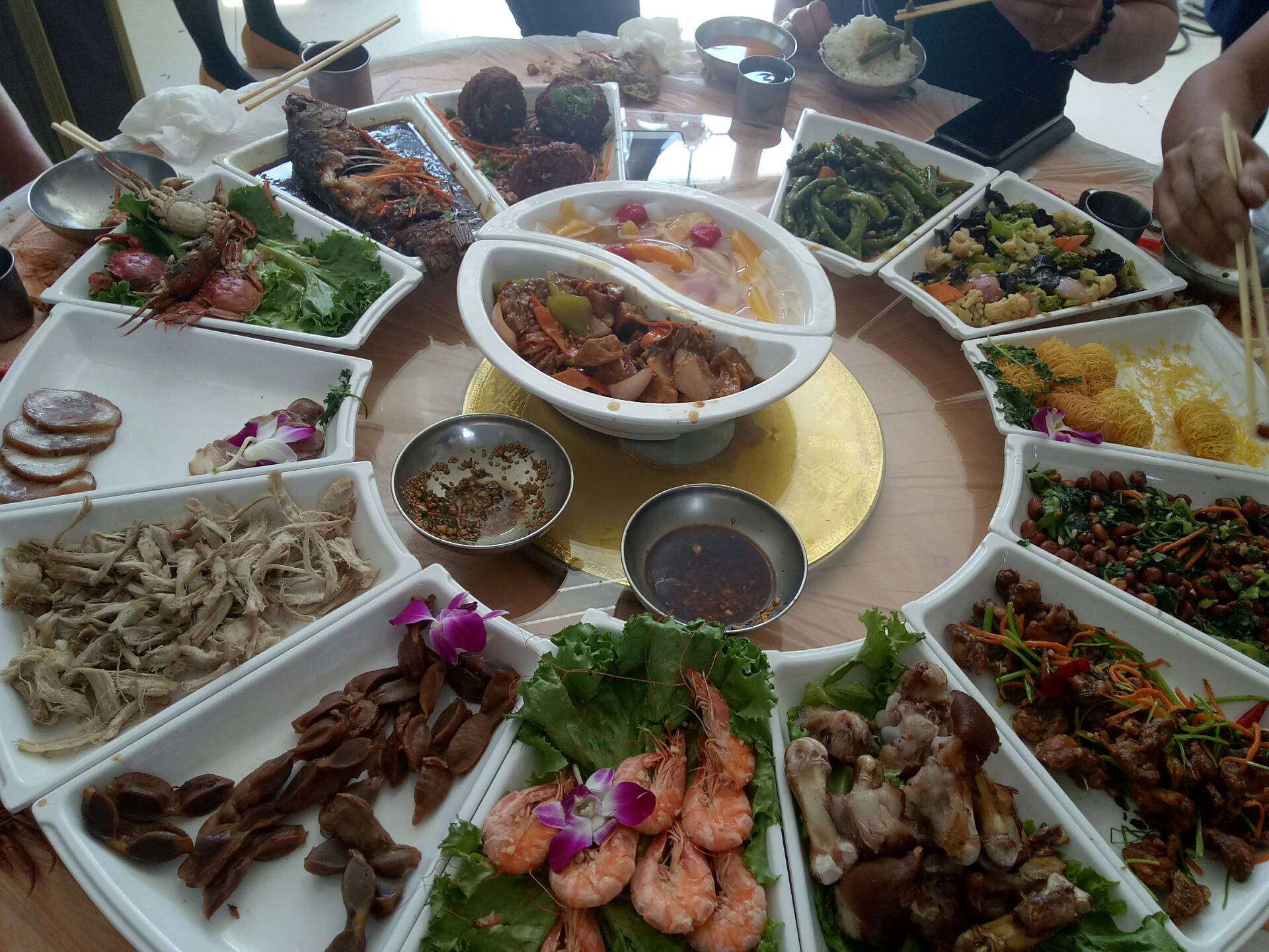 丰盛的酒席 2年前