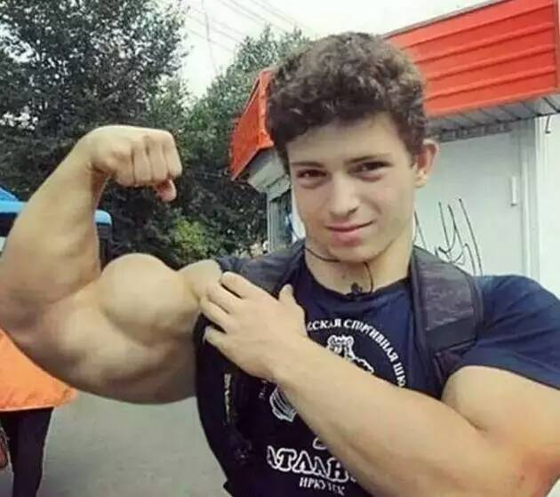 世界上最强壮的少年 2年前