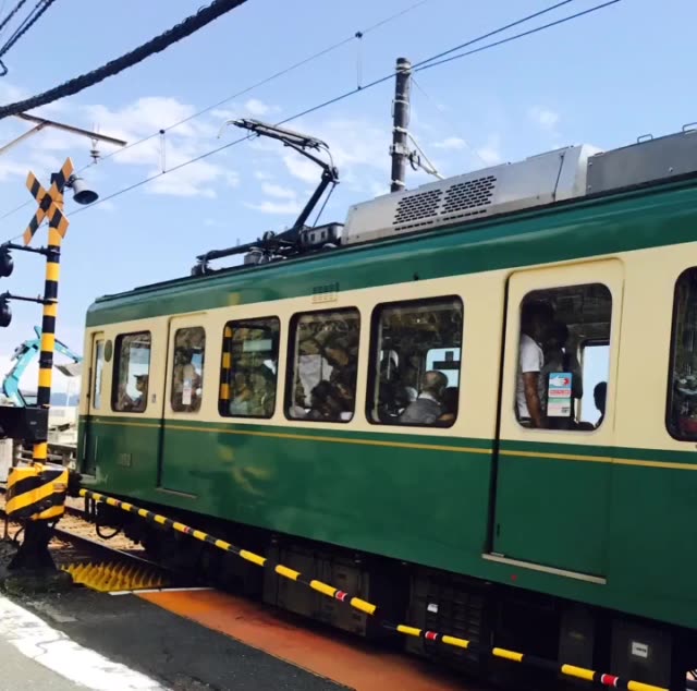 湘南 灌篮高手里面的电车.信号灯下晴子在招手. 2年前