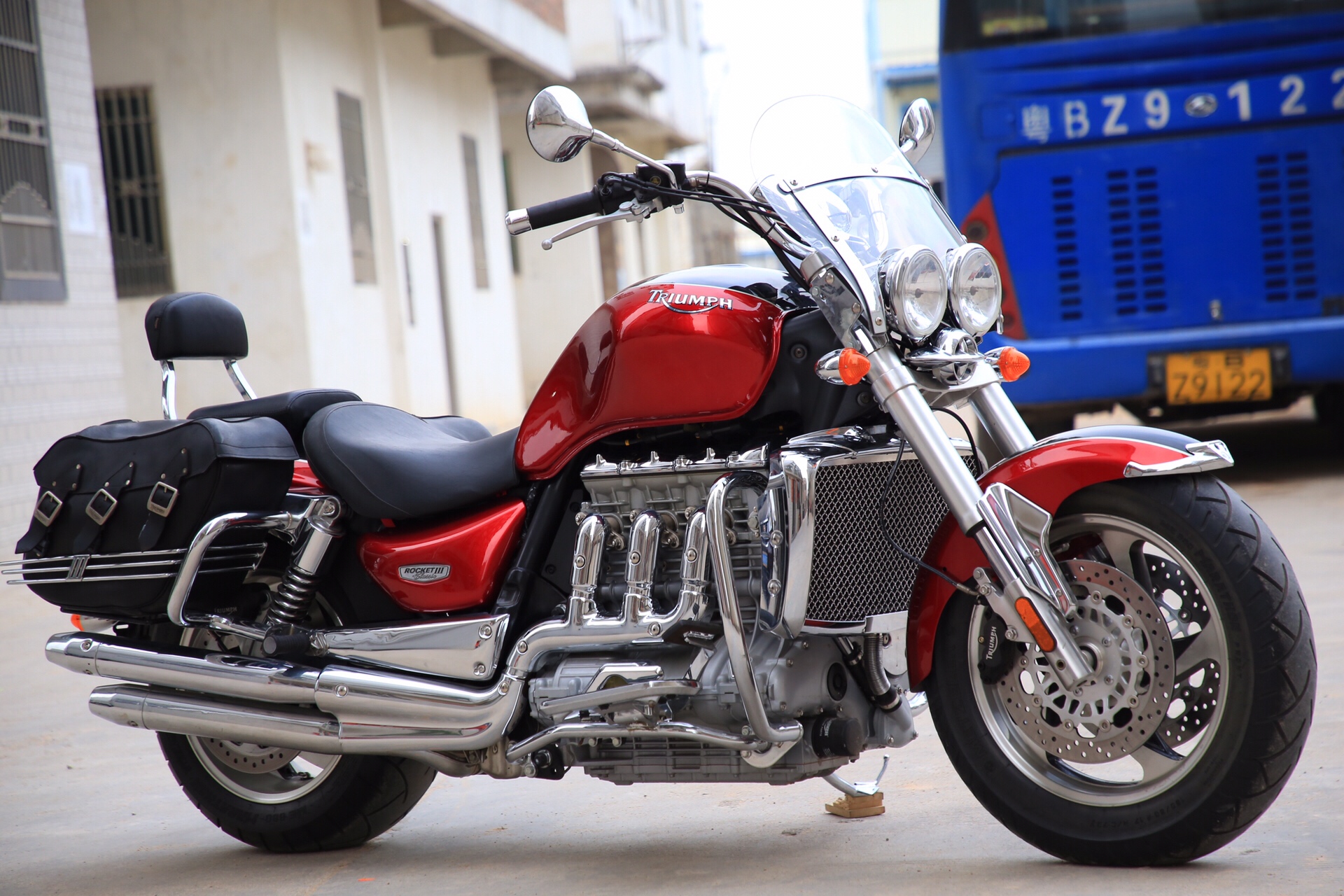 凯旋06年火箭三 豪华版,三缸2300cc 国外库存车,才161公里.值得收藏.