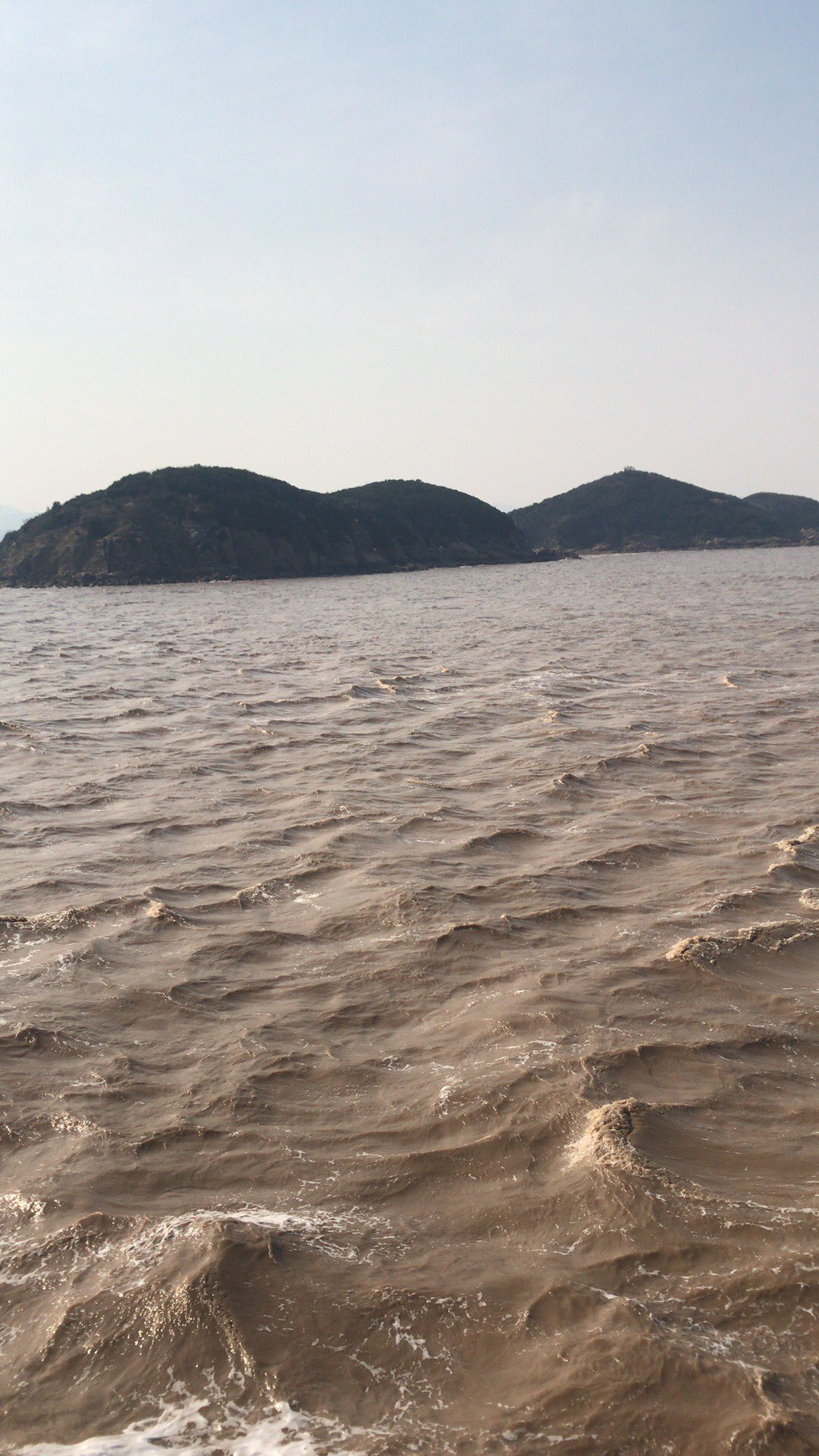 舟山近海海域的海水 - 海礁出矶的快手