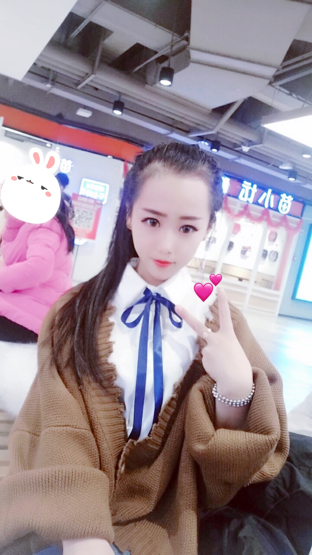 6月前 回复 王馨冉妈咪:实体店哦 衣服在哪里买的啊, 仙女 好看