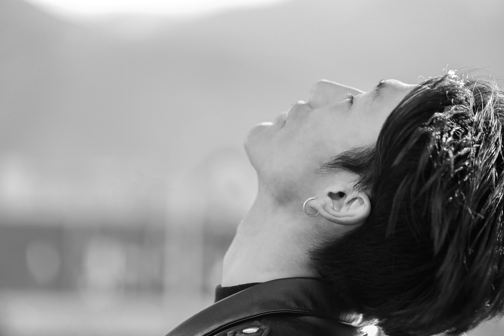 歌曲 《江的祝福山的祈祷》 作词:洛桑洛周,洛桑仁青 作曲:索南扎巴