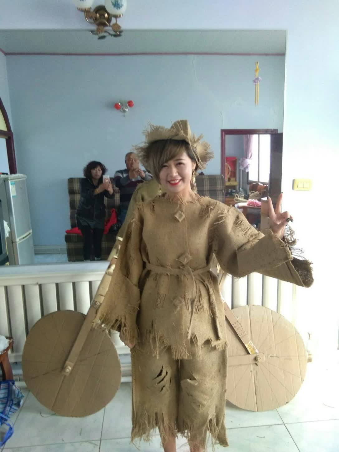 盼盼的麻袋时装走秀                           .