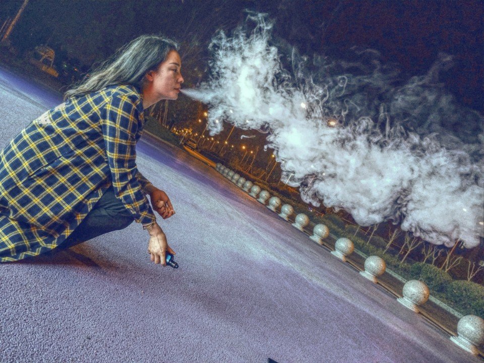 花式烟圈姑凉一枚