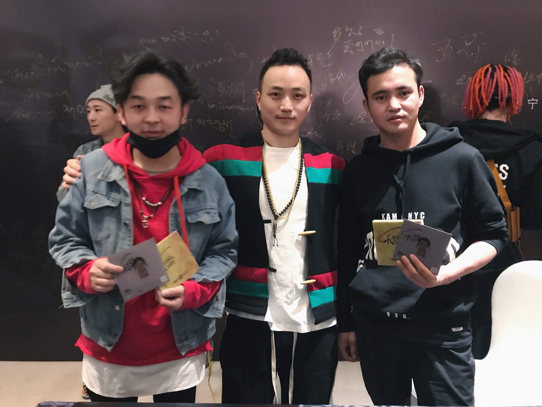 兄弟的个人专辑《城市藏人》发布会圆满结束 1177     35 赞       2