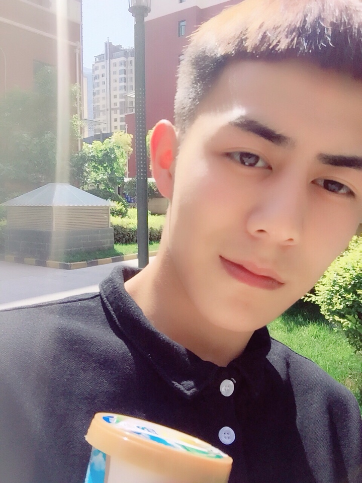 你碎碎冰的人 1月前 帅气 2月前 歌名 关于梦想(努力)2月前 涛哥帅