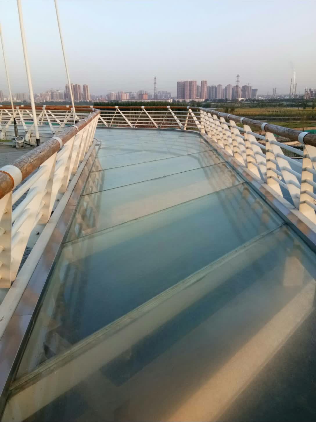 咸阳玻璃桥           赞                   评论              3月