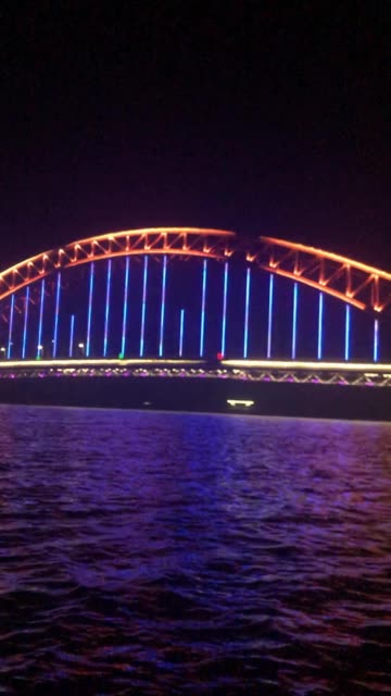 梅山红桥夜景 205       赞                   评论              2