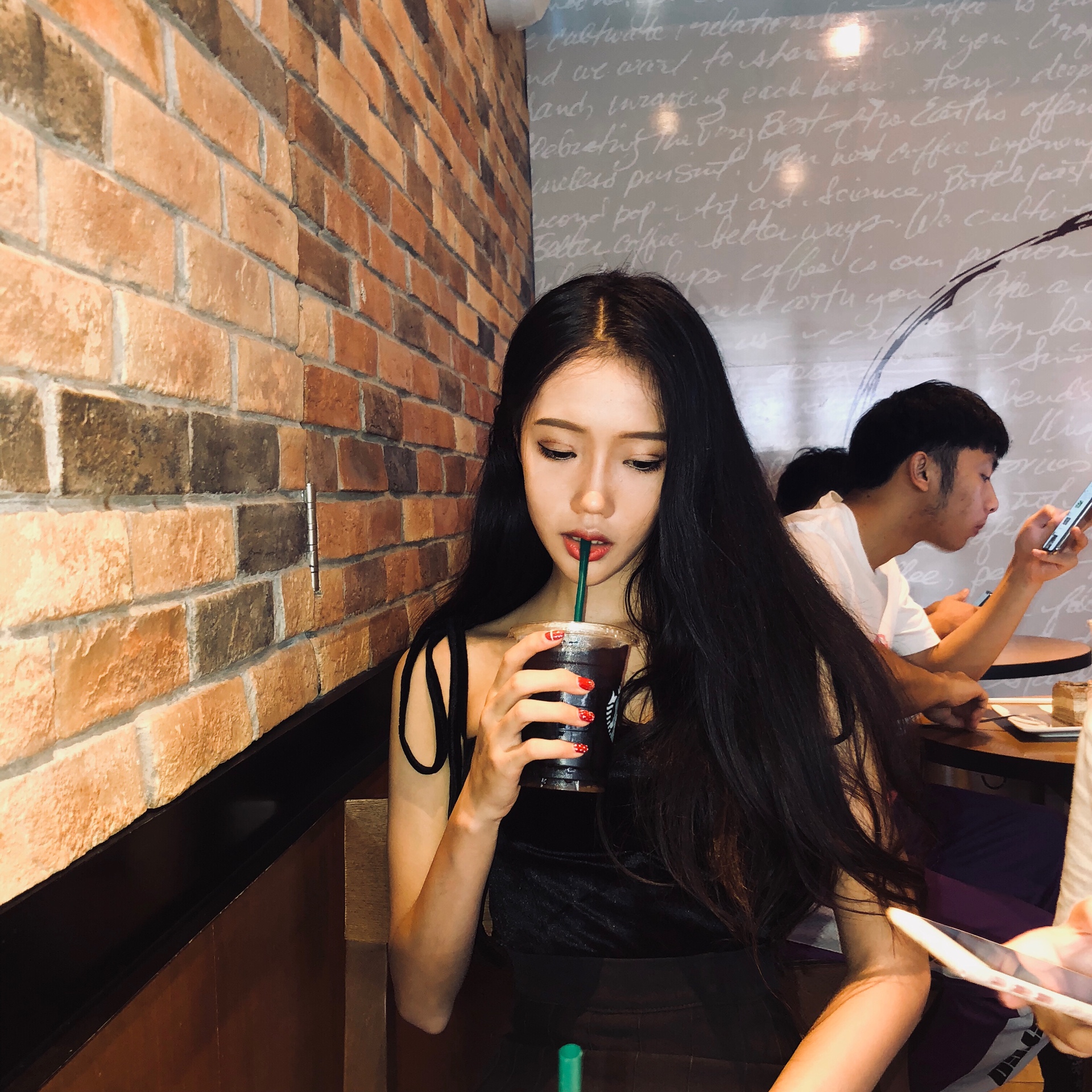 她叫阿琪(o219767454)发现两个舍友 2年前 @艾李克克(o154480031)