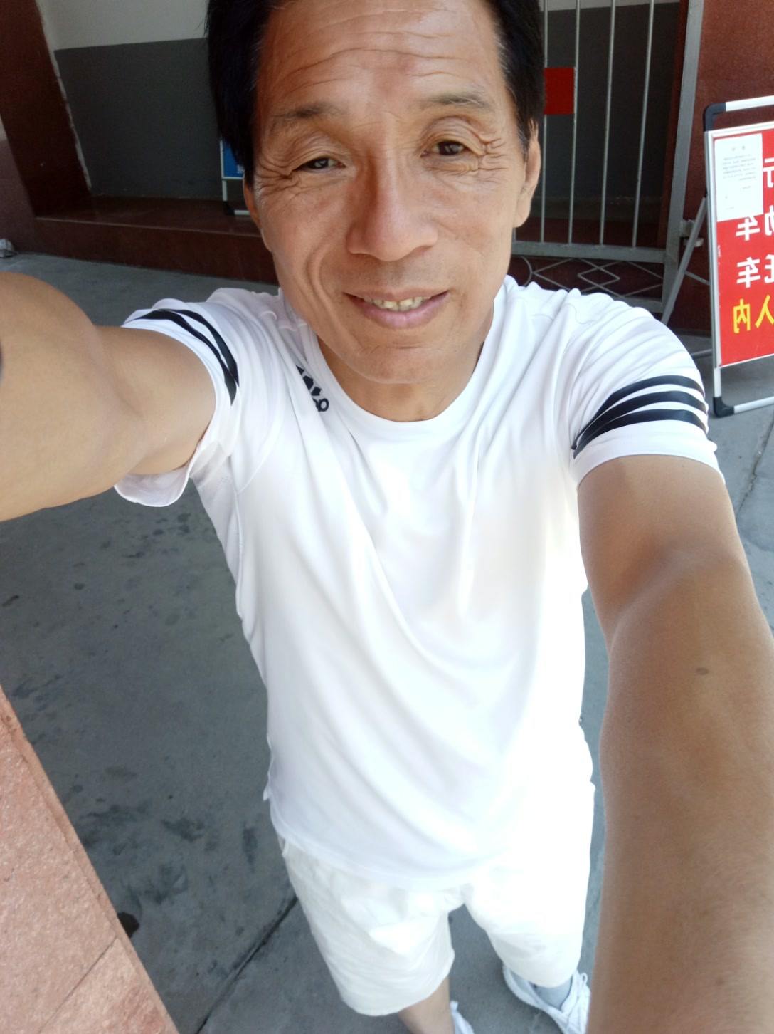 六十岁老头还算帅吧           赞                   评论