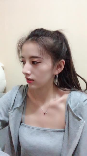 女朋友点赞快手（女朋友给别人点赞很难受）