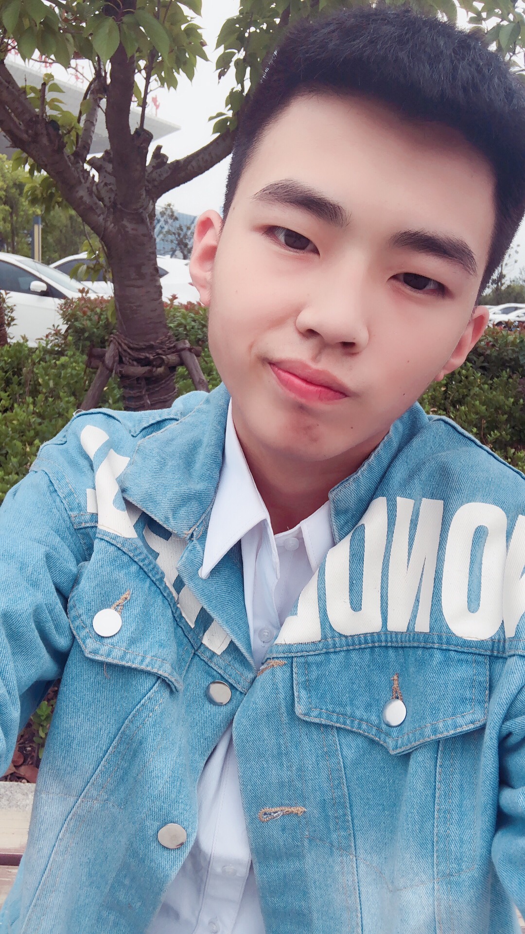 强颜欢笑久了会很累 - 简单的康康的快手