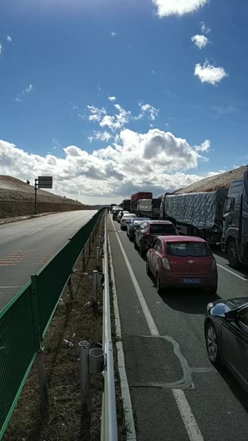 g6集宁到呼市方向严重堵车.