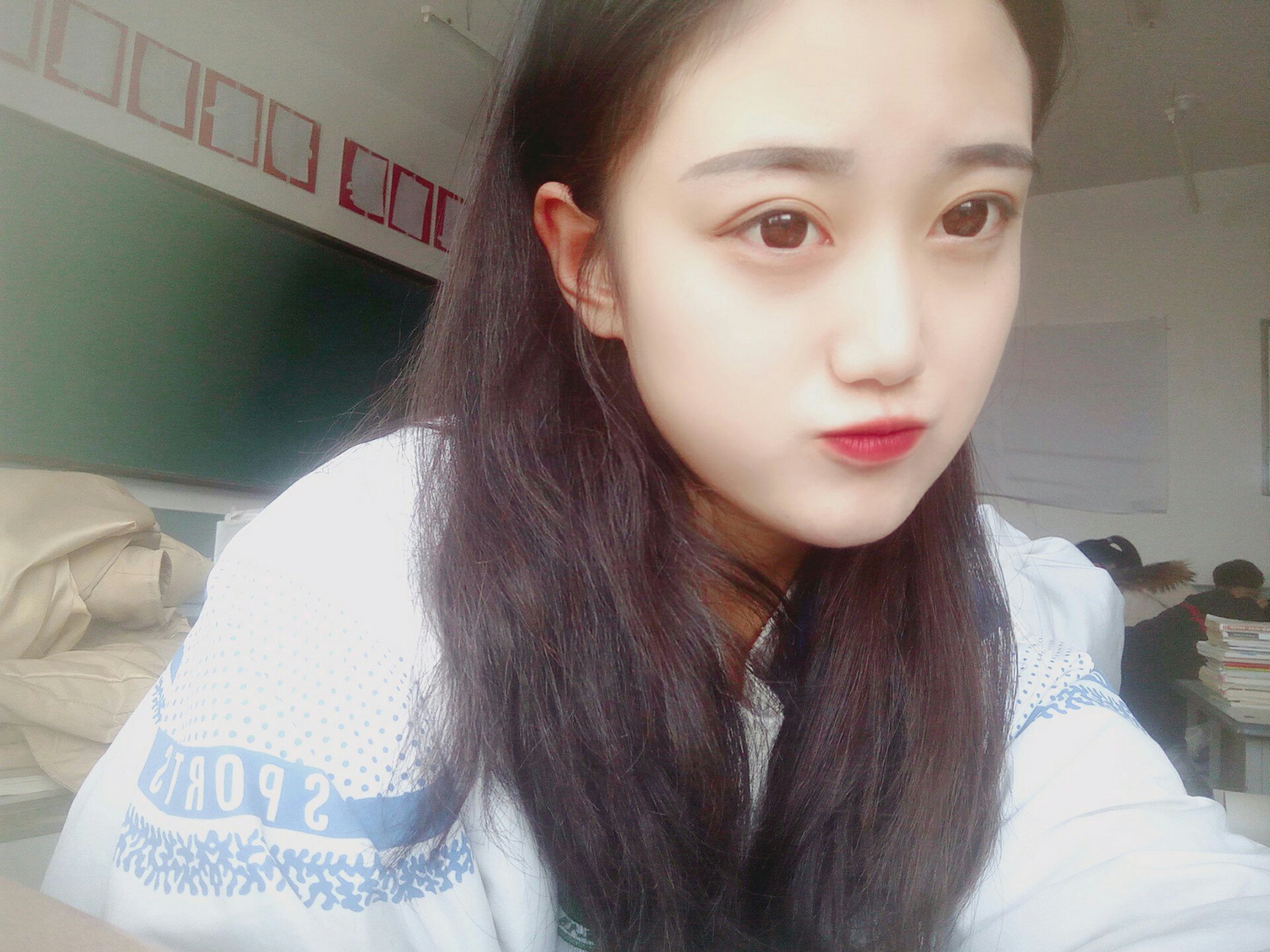 我的19岁   要开心   要笑            @a_戚际(o276806484) @迪 拜郎