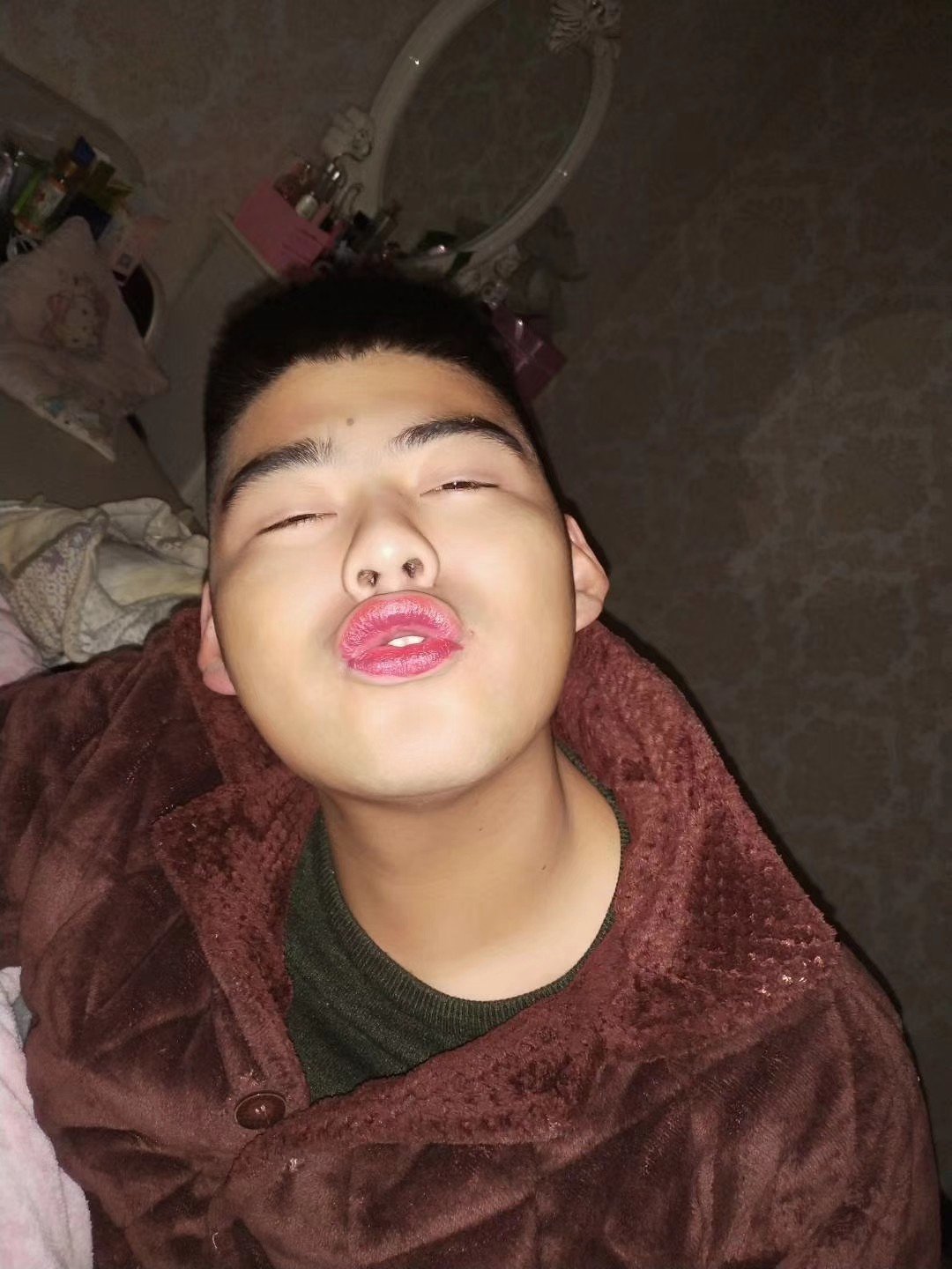 刘逸宸(o123410245) @爱是孙梦媛(o21658055) 4月前 .