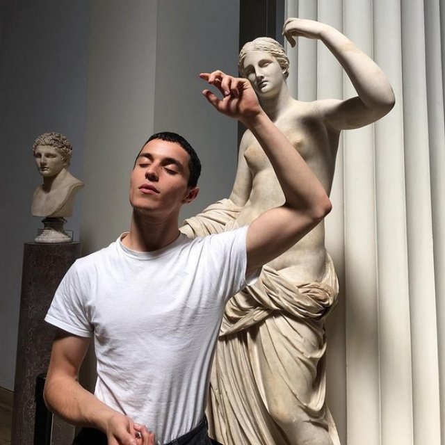 照了照镜子,发现自己真帅     #ea7music 4月前