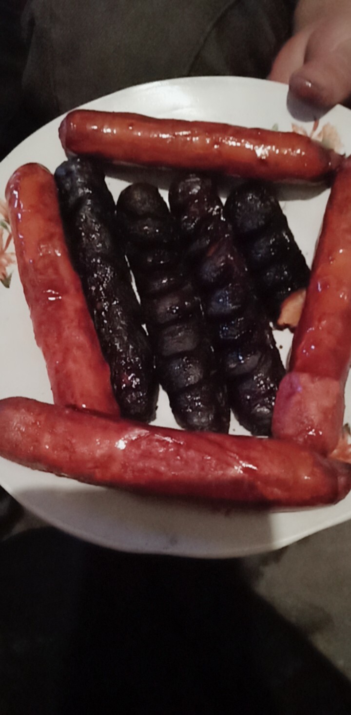 看我炸的香肠,    黑了 3天前