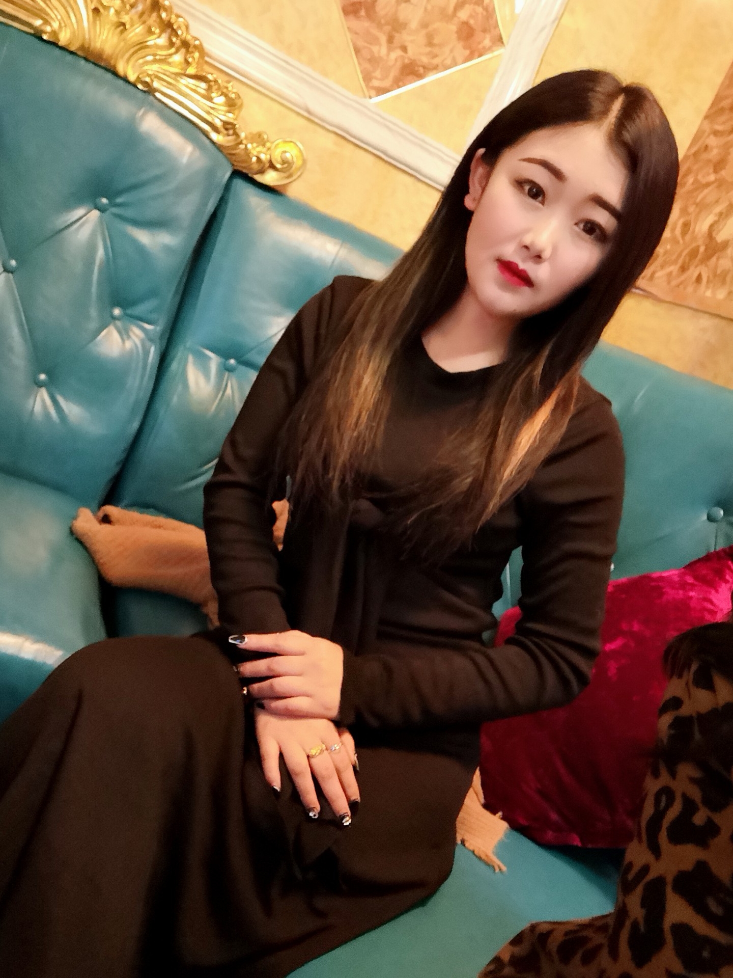 princess(o71643294) 2月前 你爱他  还是爱我    小姐姐 @美珊.