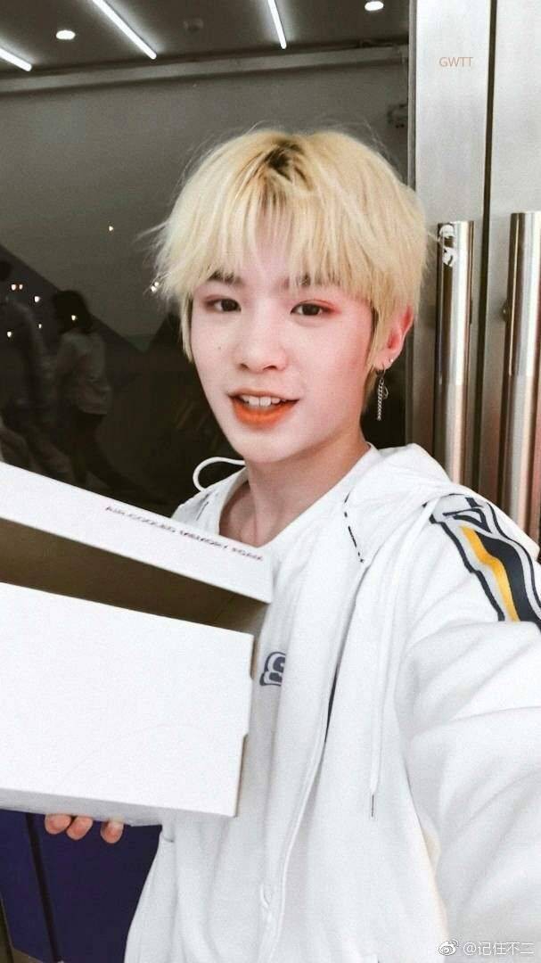 宝藏男孩黄明昊