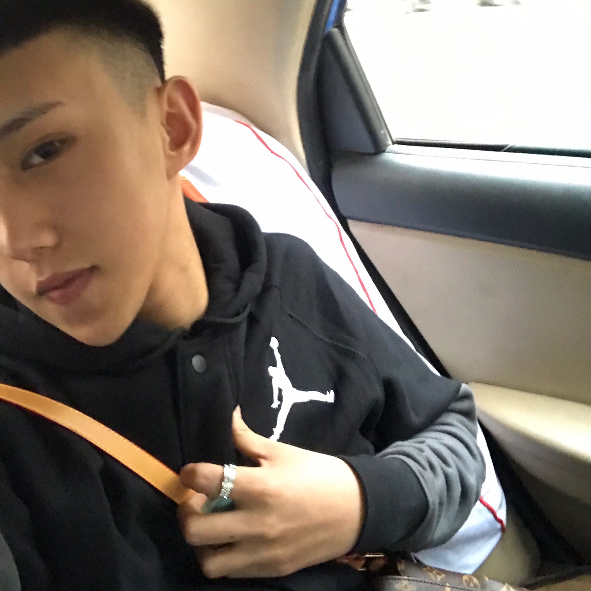 认识的人放眼里 重要的人放心里   @马晨晨_(o112642840)  .w  .