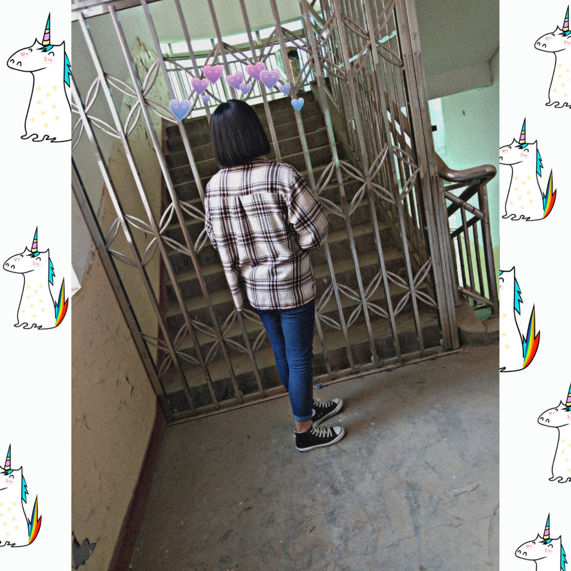 蹲下来摸摸自己的影子,说声对不起,跟着我受罪了,然后站