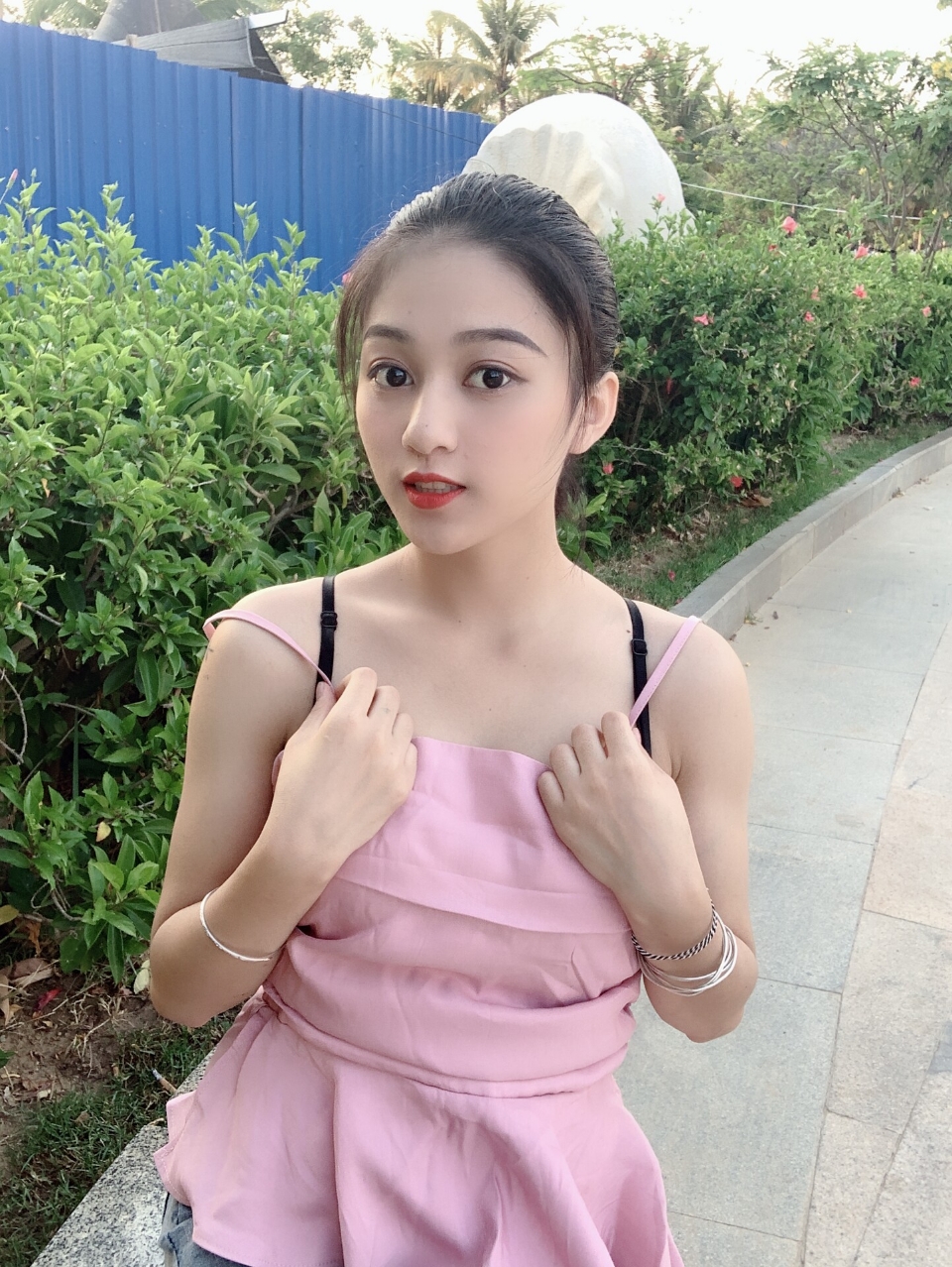 大脸妹~(o105069232) 3周前 真心喜欢你的人 又怎么舍得看你