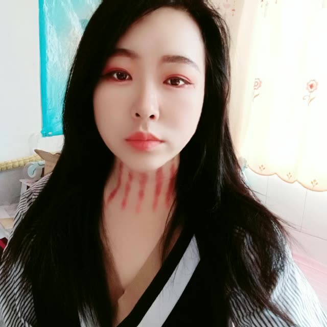 妇女揪鼻梁痧图片